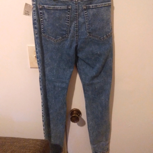 Jeans - Picture 2 of 4